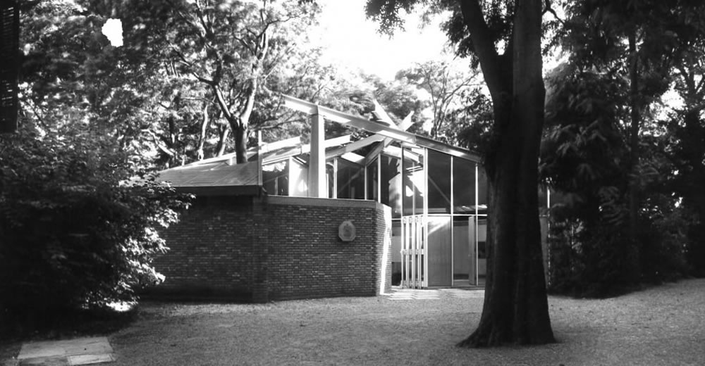 Exterior view of the Canada Pavilion in Venice in 1957 or 1958.