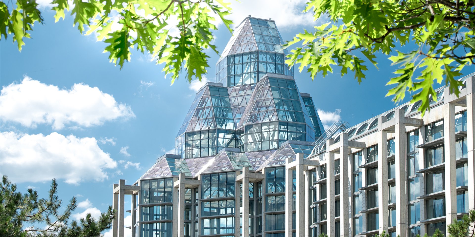 Exterior view of the National Gallery of Canada building in summer