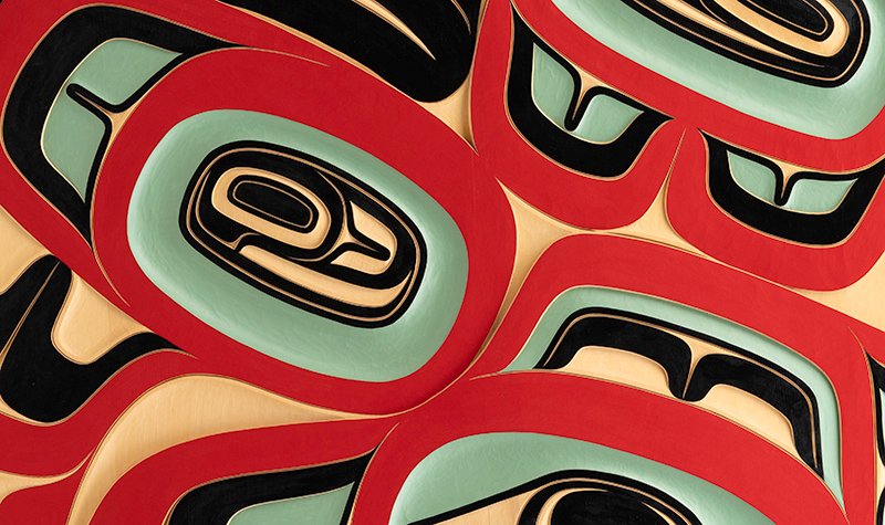 Cori Savard, Xiilang (Thunderbird), 2021. Yellow cedar, pigment